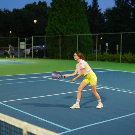 Quel type de surface est le plus recommandé pour un court de tennis de villa à Mâcon ?