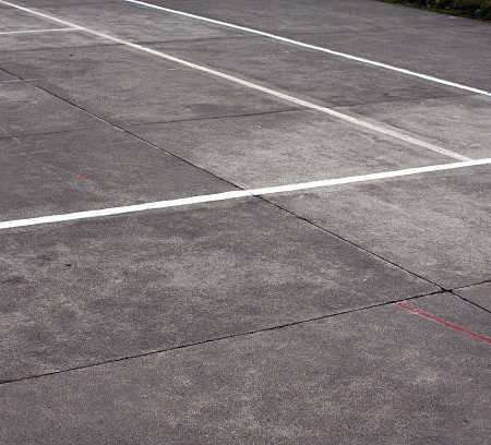 Pourquoi certains architectes refusent-ils de superviser une construction court de tennis à Paris ?