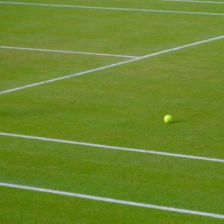 Pourquoi est-il important de tester la surface après la rénovation d’un court de tennis à Paris ?