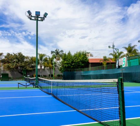 Pourquoi la rénovation court de tennis en gazon synthétique à Paris est-elle recommandée en zone urbaine dense ?