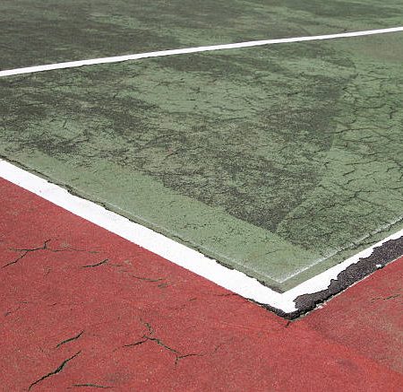 Comment la construction d&rsquo;un court de tennis à Saint-Tropez améliore-t-elle l&rsquo;esthétique d&rsquo;une propriété ?