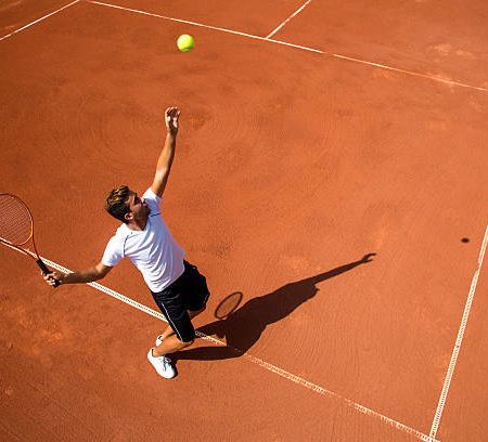 Pourquoi le choix du liant est crucial dans une rénovation court de tennis en terre battue à Paris