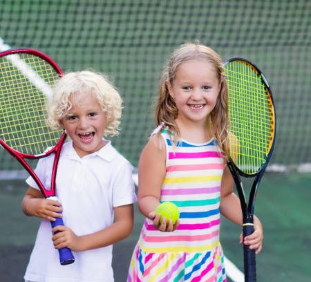Quels critères vérifier dans un devis avant de faire construire un terrain de tennis ?