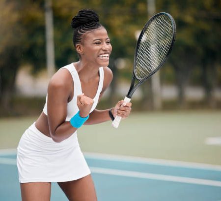 La rénovation d’un court de tennis à Saint-Tropez doit-elle être déclarée en mairie ?
