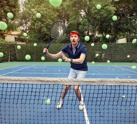 Faut-il prévoir des frais annexes pour une rénovation de court de tennis à Lyon ?