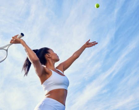 Une rénovation de court de tennis à Cannes doit-elle respecter les règles ERP ?
