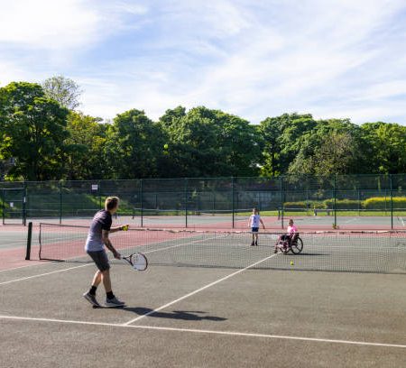 Quels professionnels contacter pour une construction court de tennis Angers sur mesure pour un club sportif ?