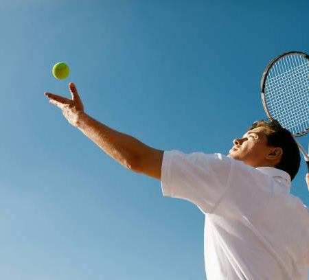 Quelles options semblent économiques au départ mais augmentent finalement le prix construction terrain de tennis sur le long terme ?
