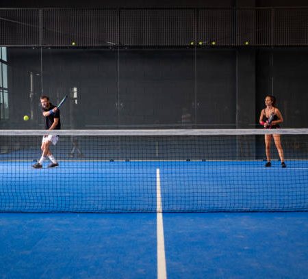 Quels sont les délais moyens pour une rénovation de court de tennis à Lyon ?