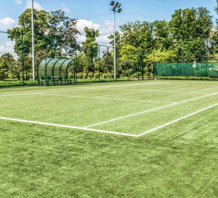 Les avantages du gazon synthétique pour une construction de court de tennis à Aix-en-Provence