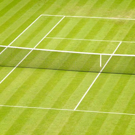 Le climat méditerranéen influence-t-il les choix techniques pour une rénovation de court de tennis à Mougins ?