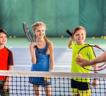 Quels sont les meilleurs emplacements pour une construction de court de tennis à Aix-en-Provence autour du centre-ville ?