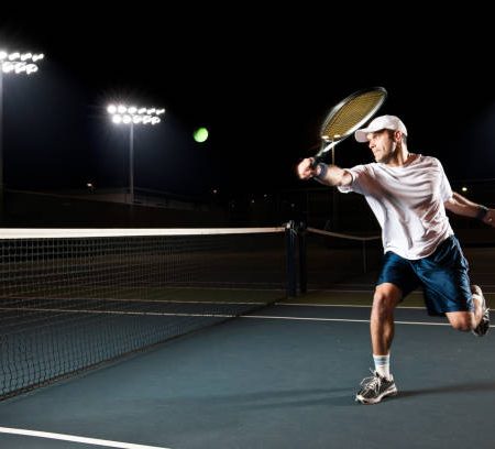 À quelle fréquence faut-il envisager une nouvelle rénovation d’un court de tennis à Lyon ?