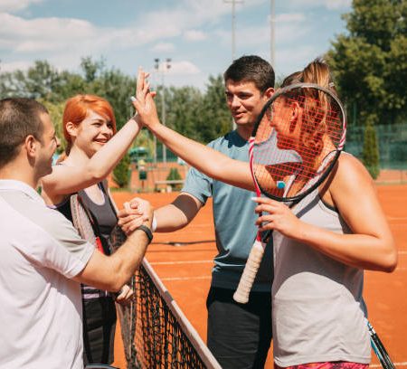 Combien de temps dure une rénovation de court de tennis à Lyon en moyenne ?