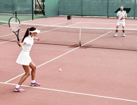 Quelle est la réglementation locale pour les éclairages lors d’une rénovation de court de tennis à Lyon ?