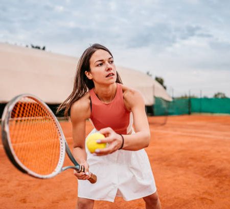 Faut-il obligatoirement changer le filet lors d’une rénovation court de tennis à Lyon ?