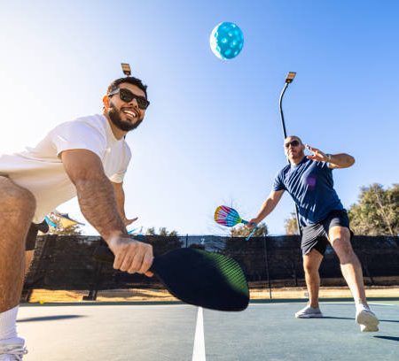 Comment éviter les surcoûts avec une entreprise construction terrain de tennis ?