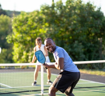 Une entreprise construction terrain de pickleball peut-elle construire dans des zones exposées à des conditions extrêmes ?