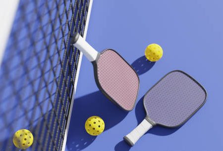 Le délai de chantier a-t-il un impact sur le prix construction terrain de tennis ?